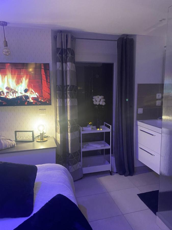 La Suite De Charme Du Mas De La Fontaine De Jonquier Avec Spa Privatif Séguret Екстериор снимка