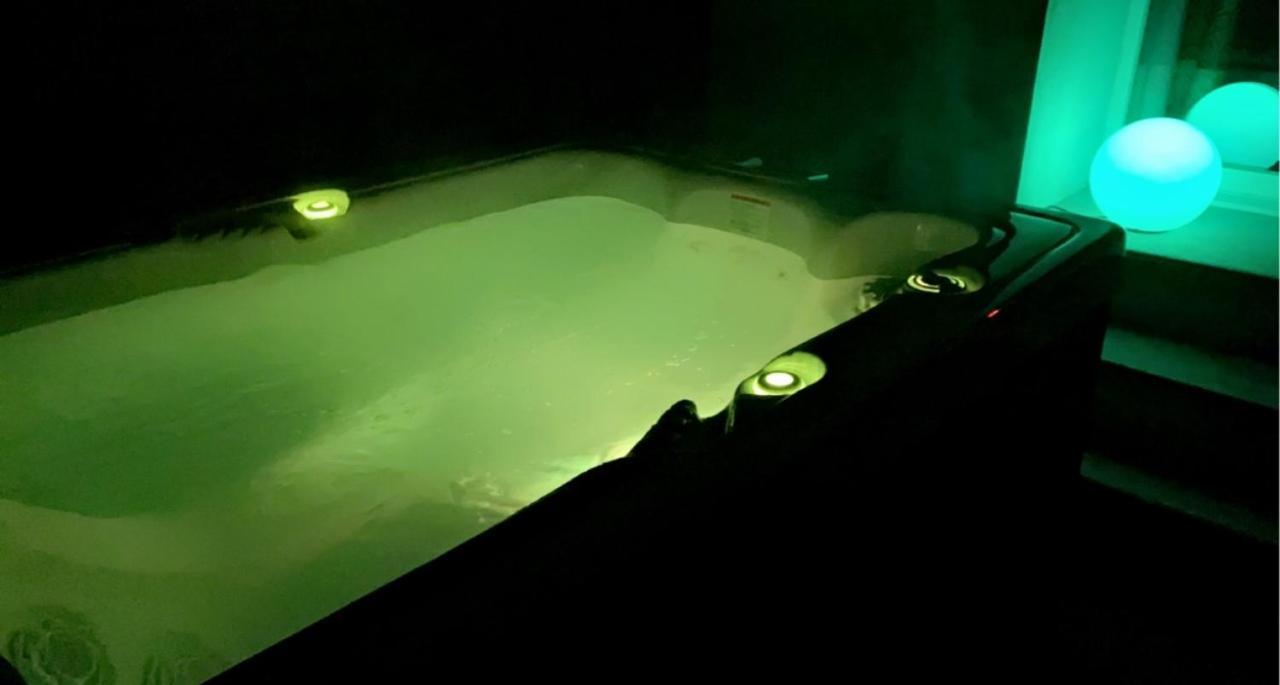 La Suite De Charme Du Mas De La Fontaine De Jonquier Avec Spa Privatif Séguret Екстериор снимка