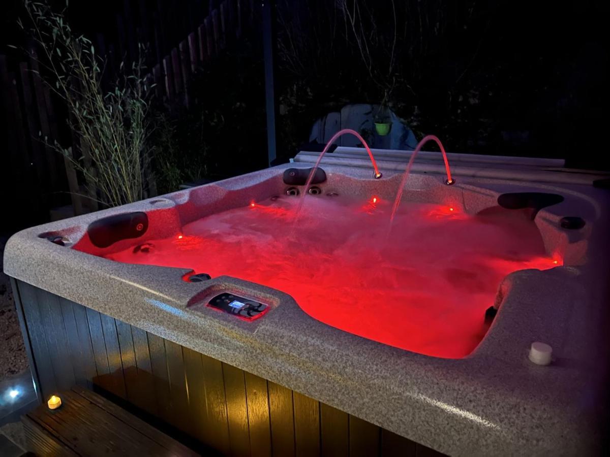 La Suite De Charme Du Mas De La Fontaine De Jonquier Avec Spa Privatif Séguret Екстериор снимка